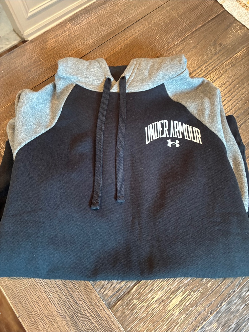 Under Armour Men’s Black and Gray Crewneck Pullover